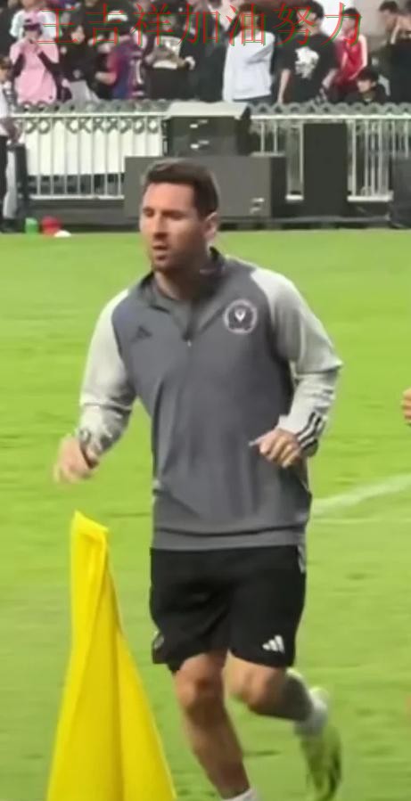 梅西状态回升引发热议 球迷对表现评价两极分化